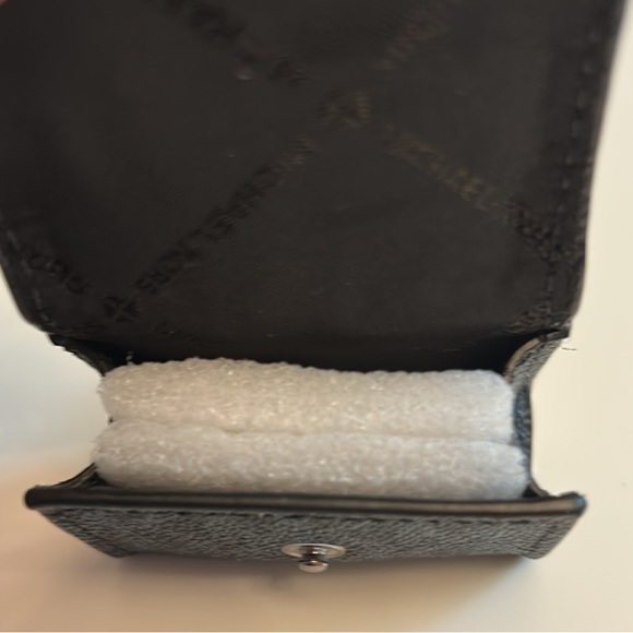 New! Michael Kors AirPods Case - Picture 7 of 11